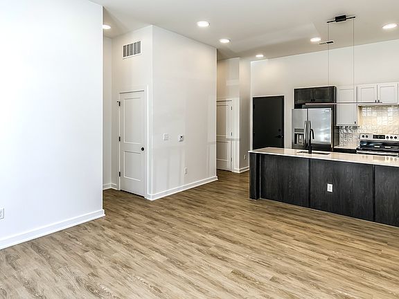 5th image of 1303 S 203rd St #1407