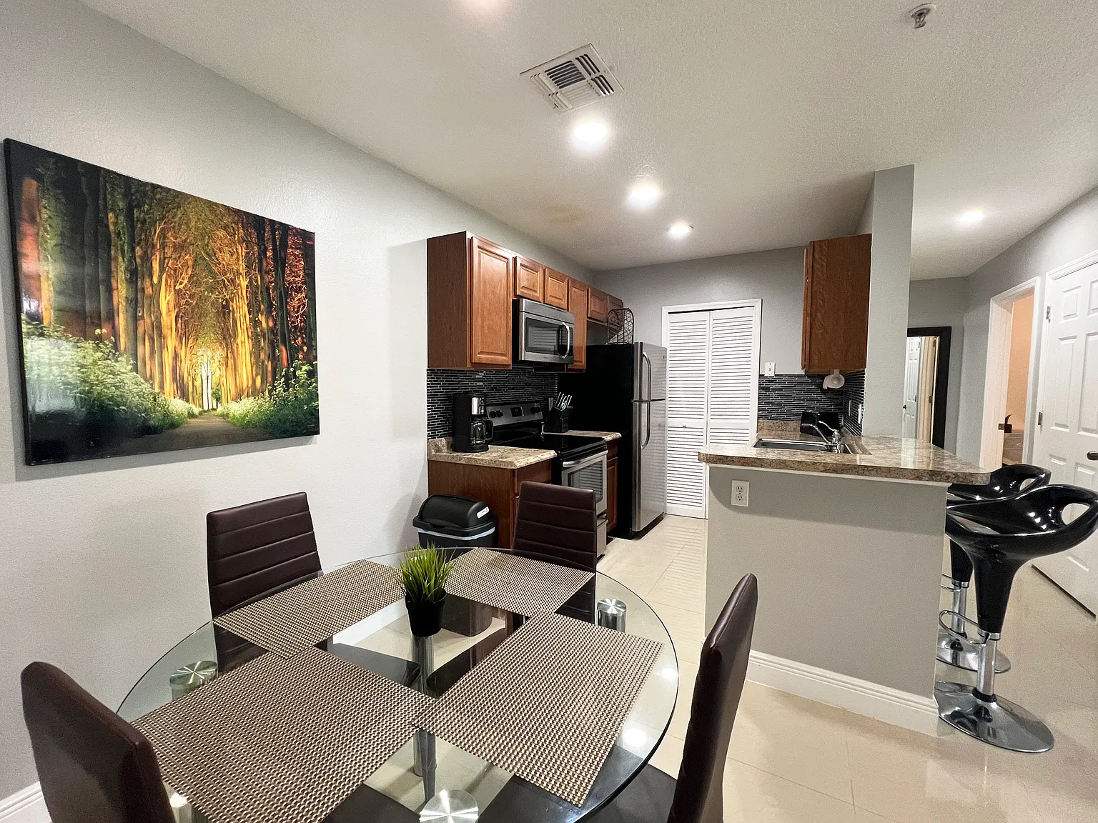 1 bed, 730 sqft, $2,700 — Photo 3