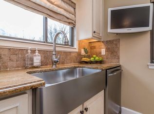 202 Rowayton Woods Dr UNIT 202, Norwalk, CT 06854