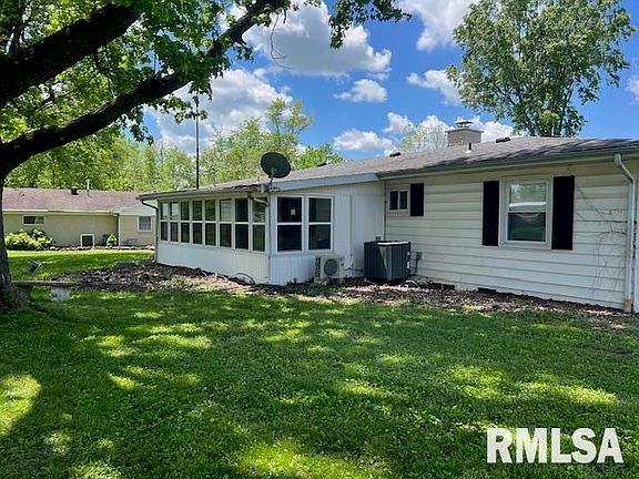 3rd image of 805 Dogwood Ln