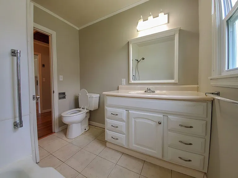 118 W Franklin St — Photo 17