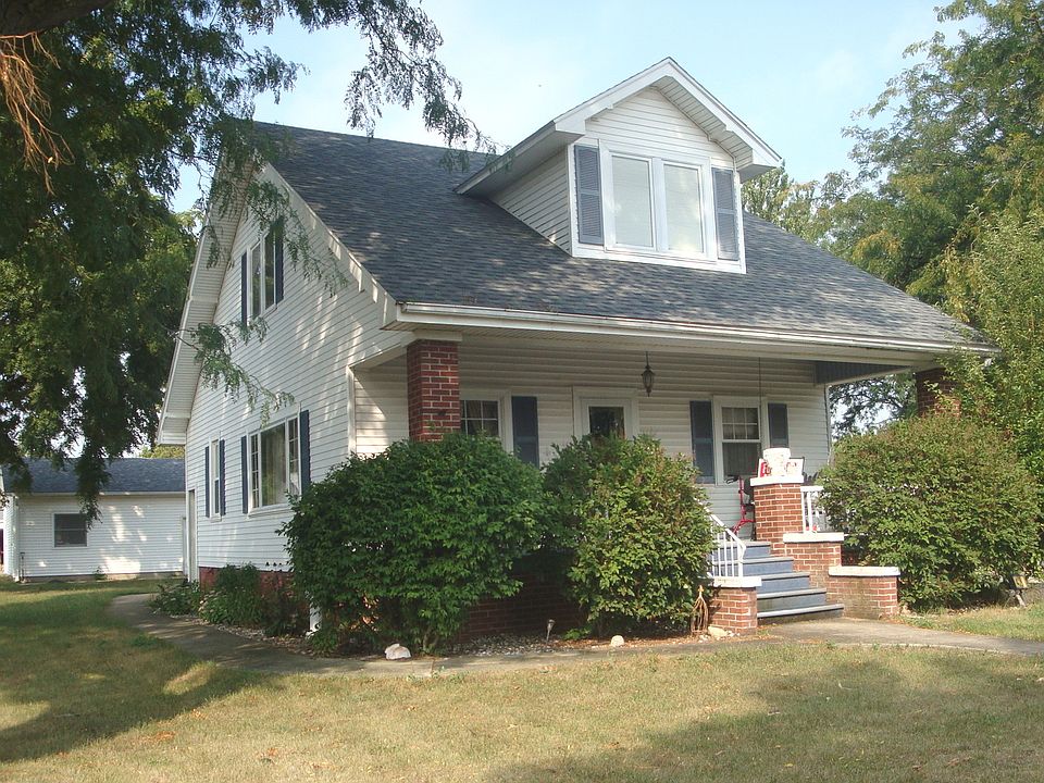 1st image of 418 N 1st St