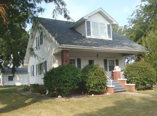 418 N 1st St, Cissna Park, IL 60924
