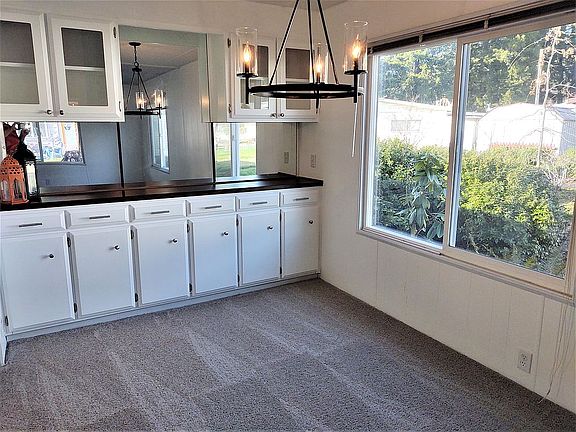 Dining area, built in hutch
