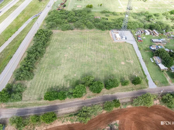 1687 Avenue C, Electra, TX 76360