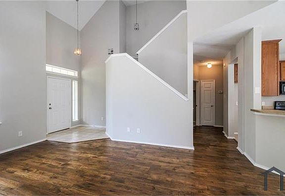 4th image of 9825 Cherry Hill Ln
