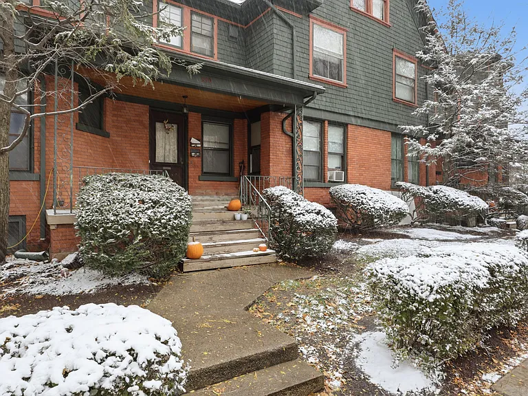 550 Park Ave — Photo 2