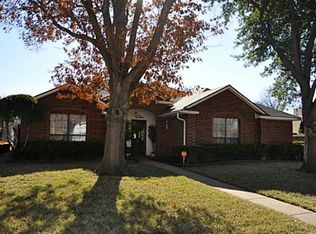 1900 Windsor Dr, Mesquite, TX 75181