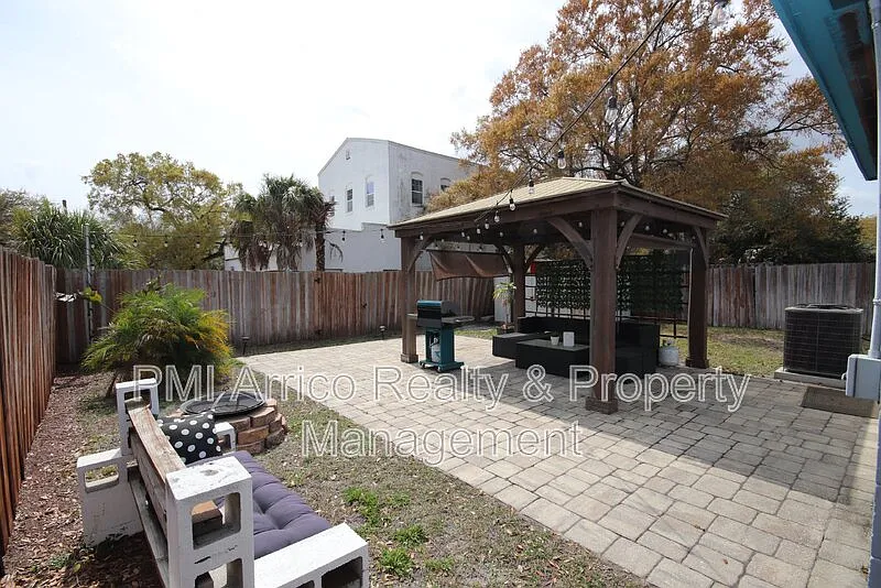 4 bed, 2.0 bath, 1349 sqft, $2,995 — Photo 4