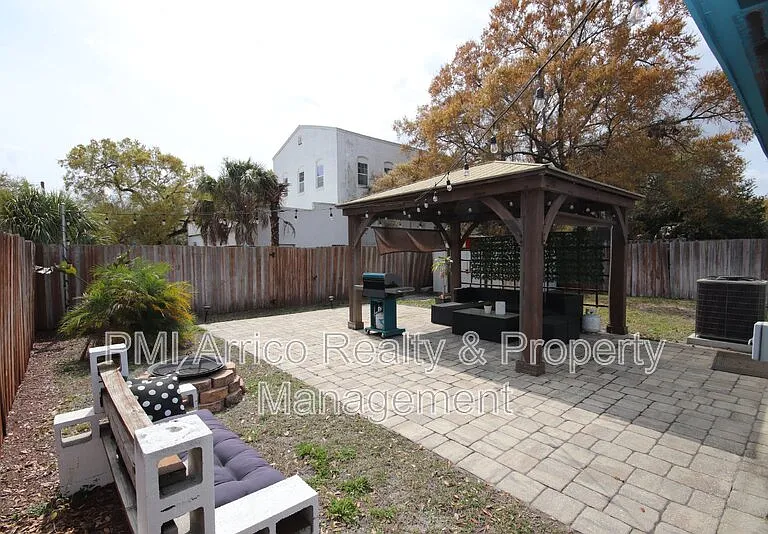 1918 W Walnut St — Photo 4