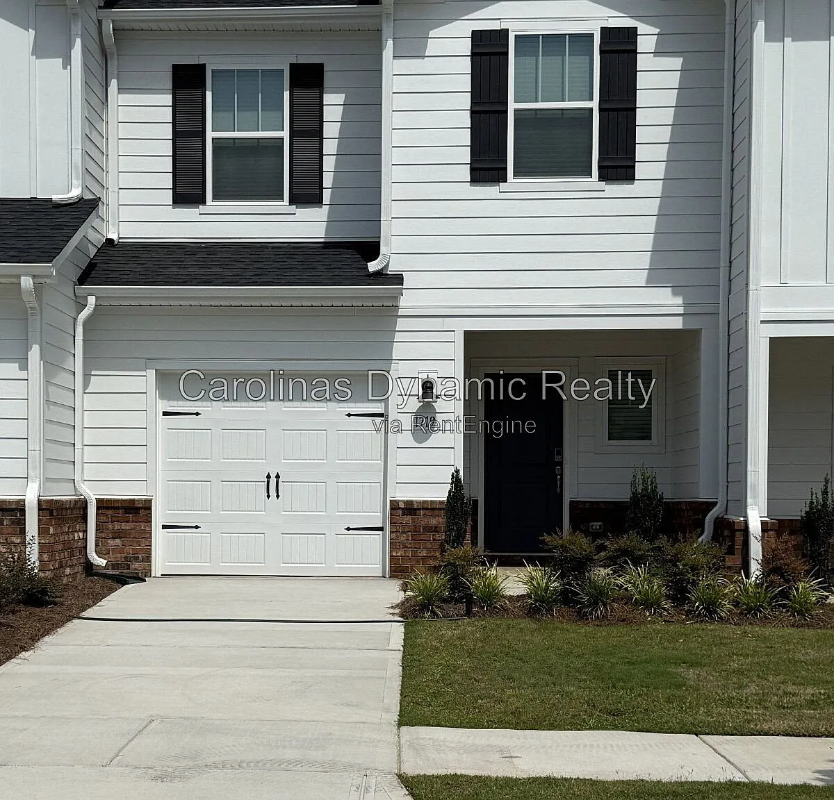 3 bed, 2.5 bath, 1400 sqft, $1,900 — Photo 1