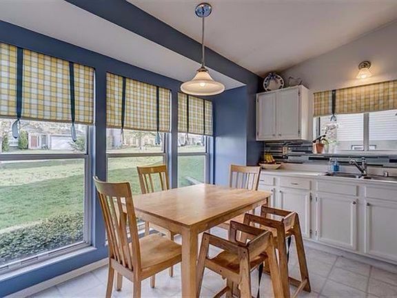 3rd image of 714 Coachway Ct