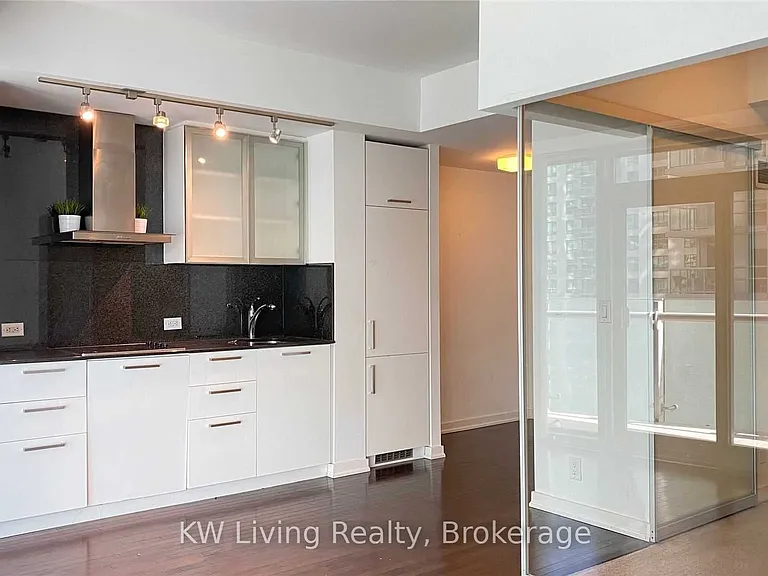 12 York St #406 — Photo 3