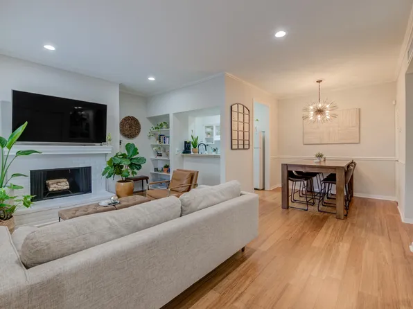 704 Bering Dr APT F, Houston, TX 77057