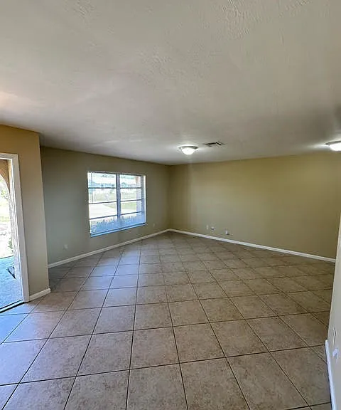 3614 SW 7th Pl — Photo 3