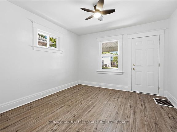 4th image of 106 Carlton St