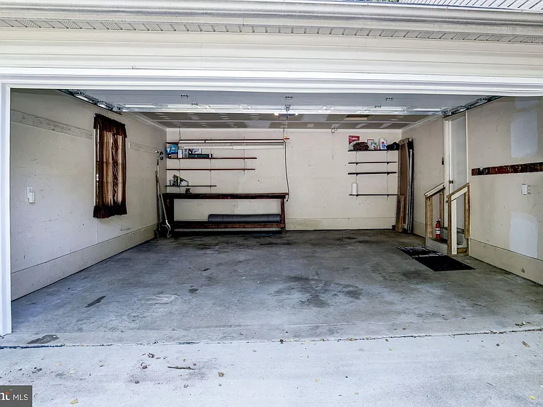 9012 Penn Manor Ct — Photo 33