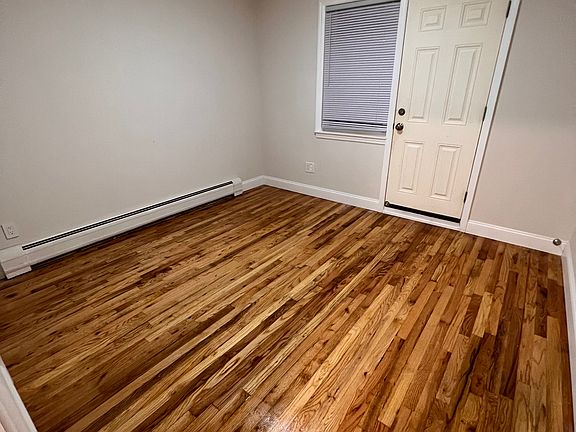 3rd image of 15041 Roosevelt Ave #1