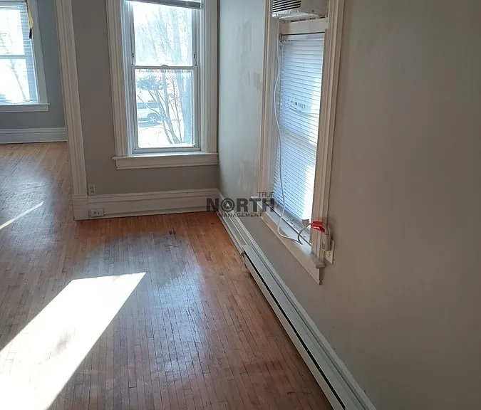 303 6th Ave W #4 — Photo 8