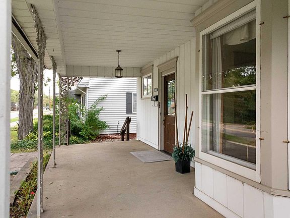 2nd image of 824 Edwardsburg Ave
