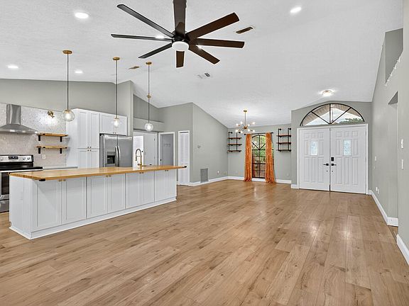 5th image of 2479 SE Whitehorse Street