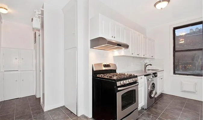 Rented by Compass | media 61