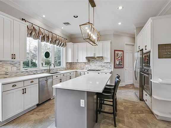 5th image of 32 Castle Pines Dr
