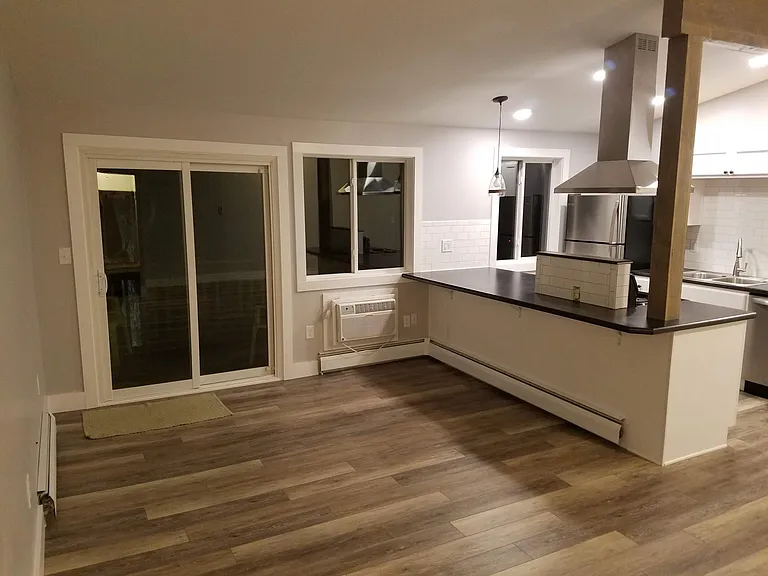 220 Main St — Photo 3