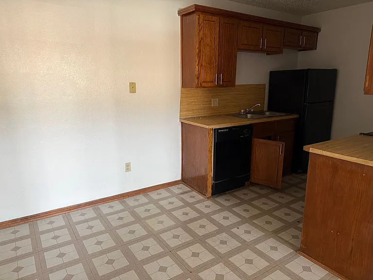 Fox Valley Apartments — Photo 37