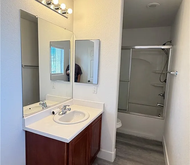 194 Gilliflower Ave #0 — Photo 9