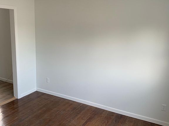 5th image of 73 Ferris Ave