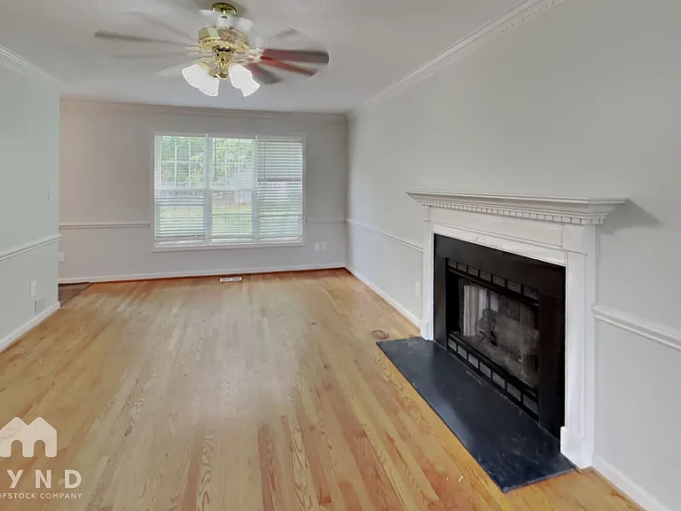 2024 Julian Ln — Photo 6