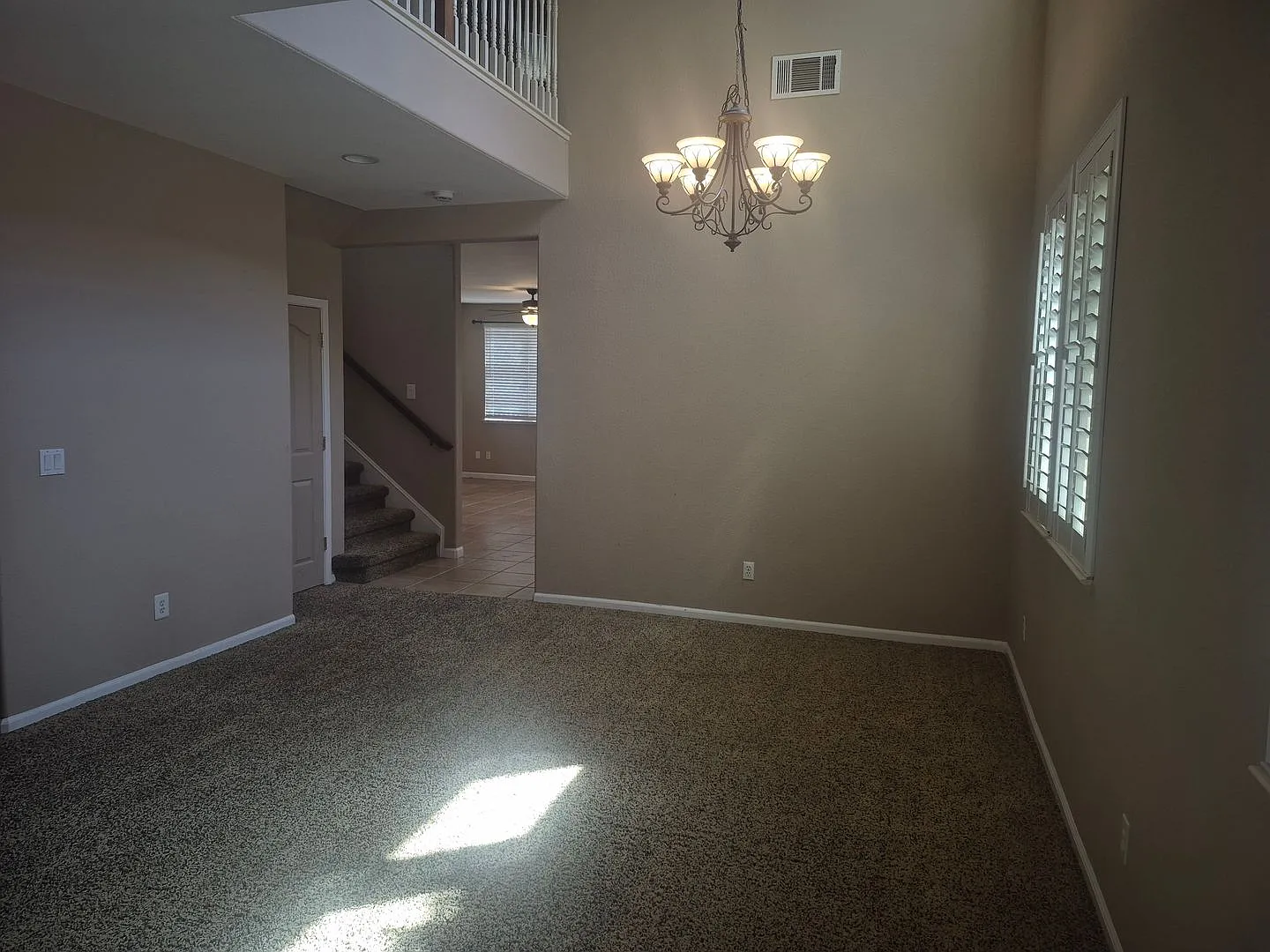 5 bedroom with 3 full baths in Westlake Community — Photo 4