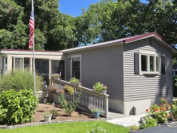 126 Doolittle Ln, West Wareham, MA 02576
