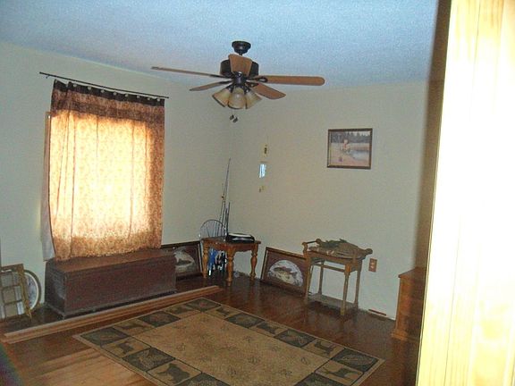 4th image of 731 Davis St