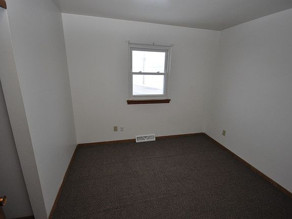5th image of 521-523 Mayville St