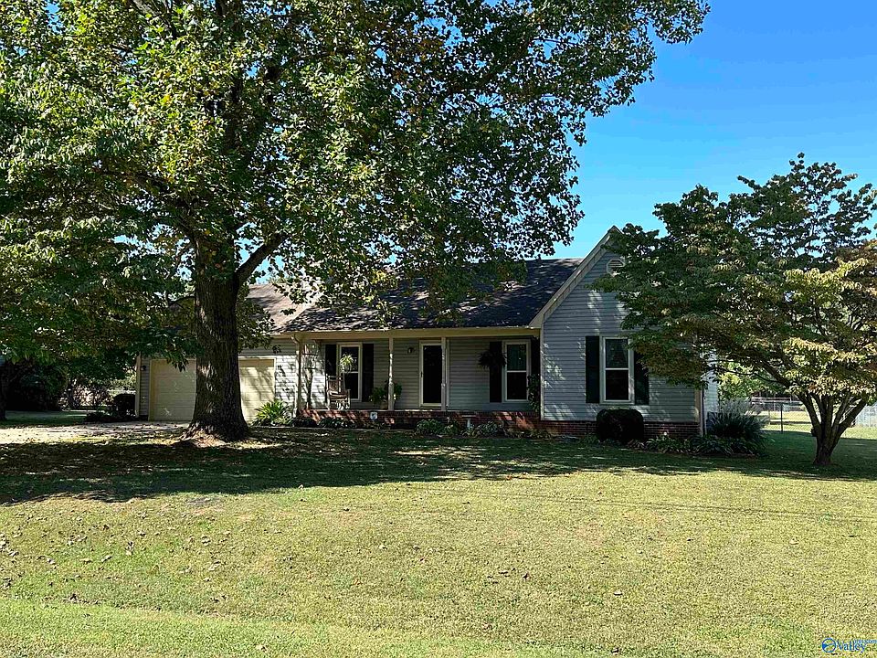 1st image of 114 Sweetwater Dr