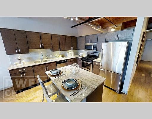4th image of 494 E Grand Ave #2BR
