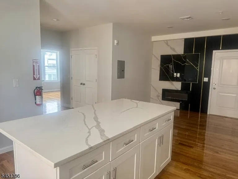 181 S Munn Ave #2 — Photo 4