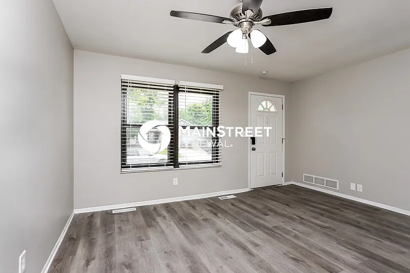 1700 Birch St — Photo 2