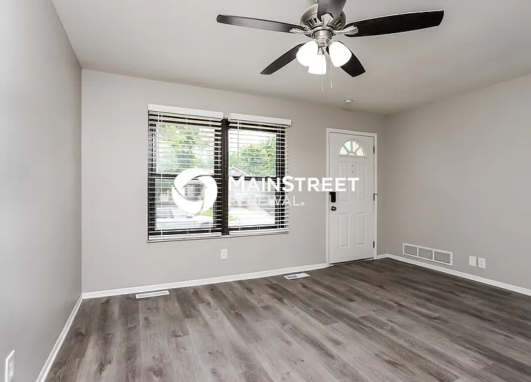 1700 Birch St — Photo 2