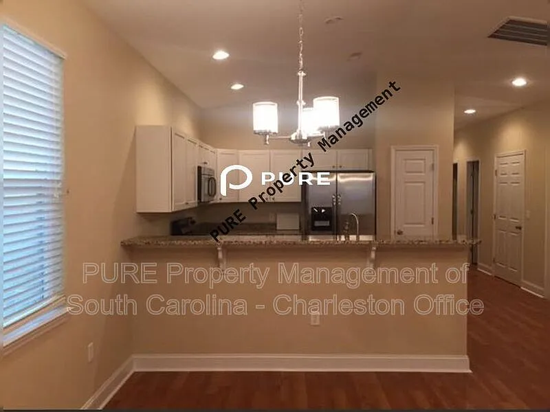 3 bed, 2.0 bath, 1450 sqft, $2,199 — Photo 3