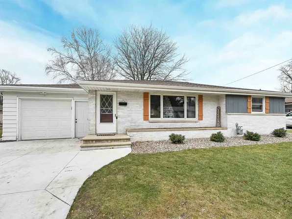 1242 Loch Dr, Green Bay, WI 54304