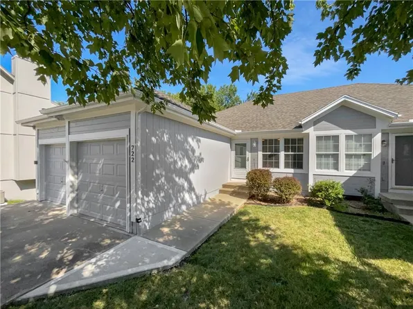 722 NE Swann Cir, Lees Summit, MO 64086
