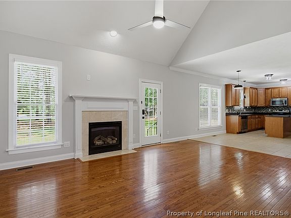 5th image of 105 Shining Water Ln