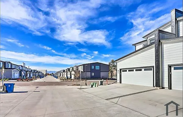 5302 E 64th Ave — Photo 26