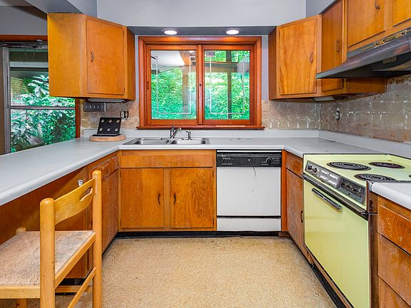 5th image of 2317 Lakemoor Dr