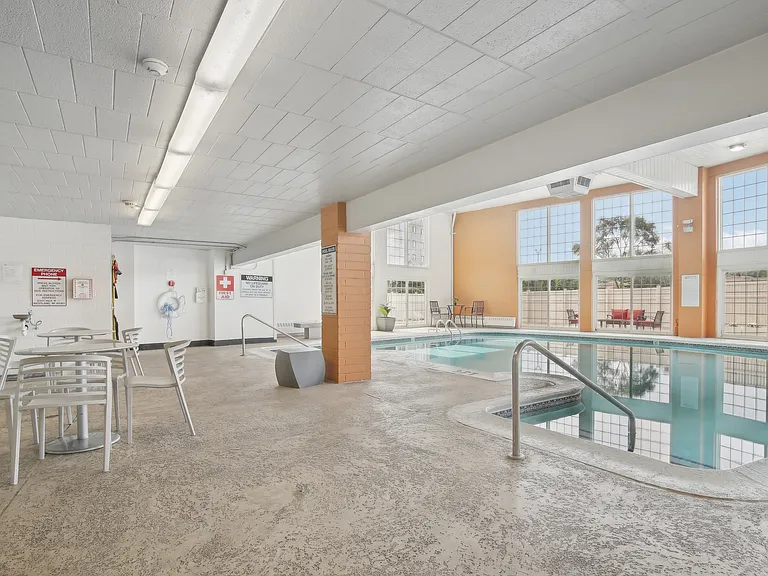 Sky Gate Apartments — Photo 14