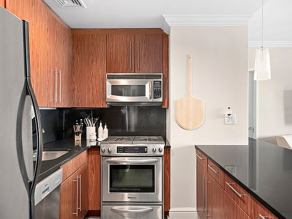 3rd image of 216 E 47th St APT 11A