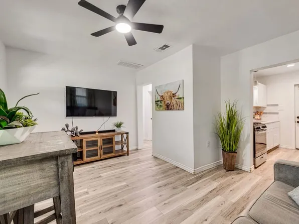 9213 S Dodson Dr, White Settlement, TX 76108